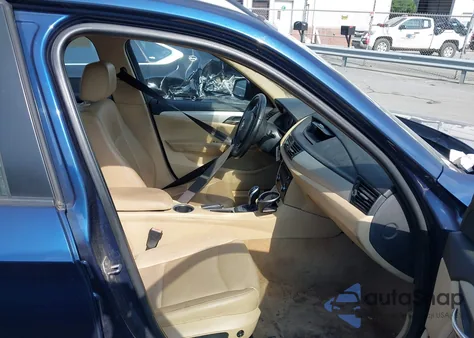 2013 BMW X1 Sdrive28I z USA, uszkodzony, nr VIN WBAVM1C56DVW43305